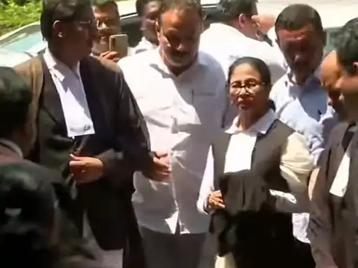 Mamata Banerjee arrives at High Court in lawyer’s attire:TMC chief appears before Chief Justice’s bench in post-poll violence case hearing at Calcutta HC
