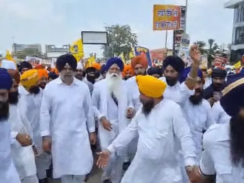 Amritpal supporters break police barricades